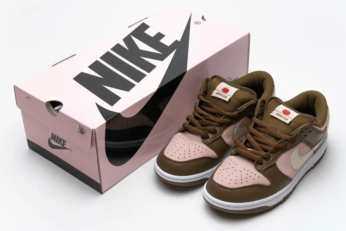 NIKE SB DUNK LOW " STUSSY CHERRY "